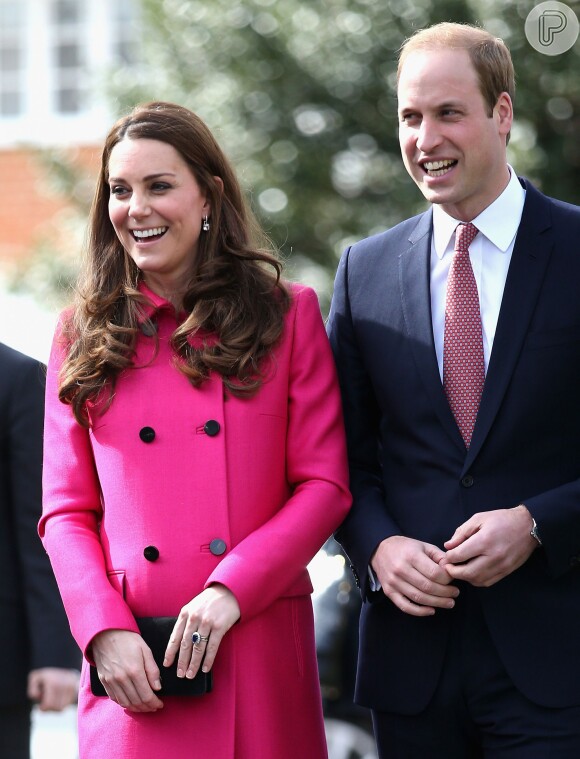 Príncipe William acompanha Kate Middleton em sua última aparição antes de dar à luz