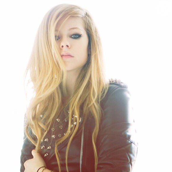 Depois de ser diagnosticada, no final do ano passado, Avril ficou cinco meses em repouso: 'Eu pensei que estava morrendo'