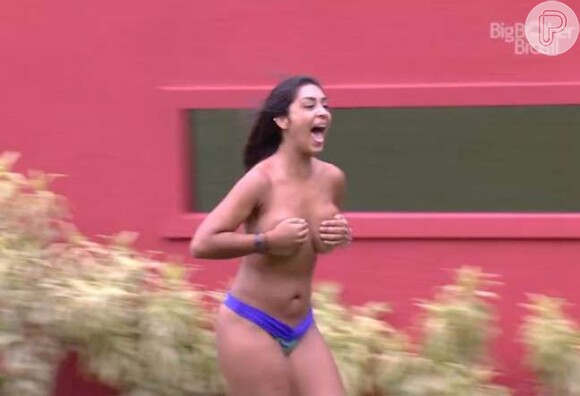 No 'BBB15', Amanda chorou, sorriu, se apaixounou e pulou de topless na piscina para cumprir promessa