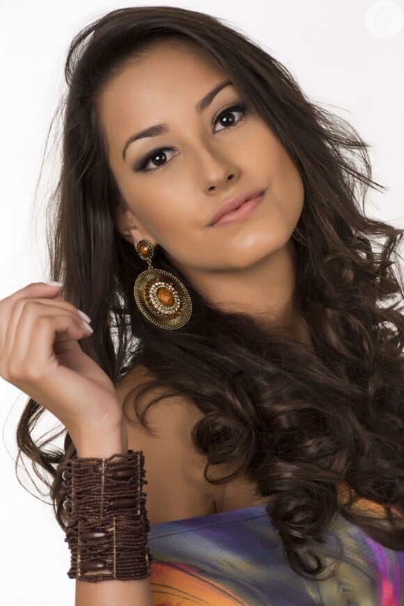 Michelli de Fatima Galvão representa a cidade de Bebedouro no Miss São Paulo 2015
