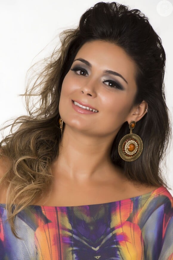 Denise Cristina Souza Prado é a representante da cidade de Ilhabela no Miss São Paulo 2015