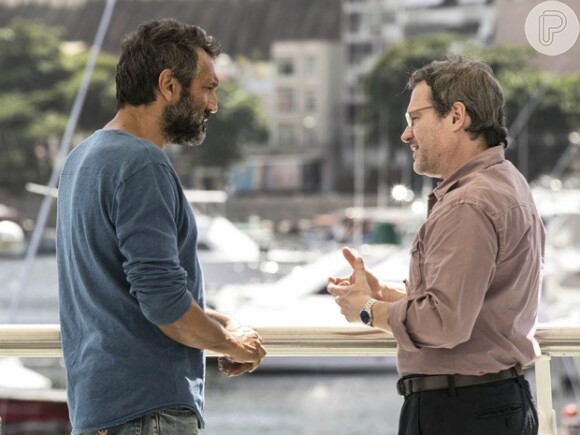 Miguel (Domingos Montagner) chega ao Rio de Janeiro e procura Lauro (Leonardo Medeiros), na novela 'Sete Vidas'