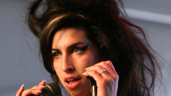 Amy Winehouse aparece em imagens inéditas no trailer de seu documentário