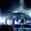 Rihanna apresentou o novo sinlge, 'Bitch Better Have My Money', no palco iHeart Radio Music Awards 2015. A cantora desceu de um helicóptero durante a performance