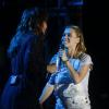 Ivete Sangalo chamou Carolina Dieckmann para cantar no palco durante apresentação no Rio