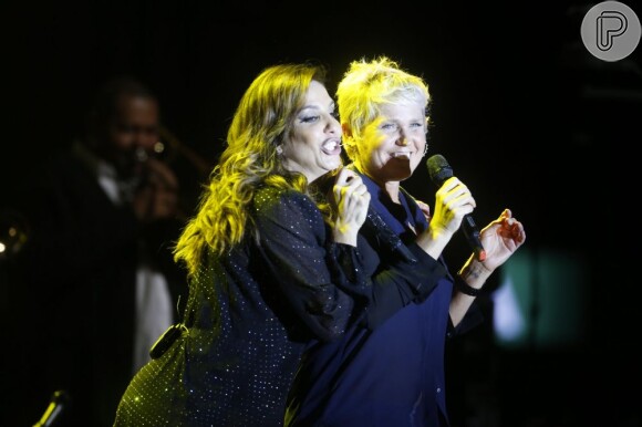 Ivete Sangalo puxou Xuxa para cantar 'Tindolelê' durante show no Rio de Janeiro