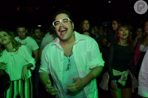Tiago Abravanel é flagrado se divertindo em show de Ivete Sangalo no Rio