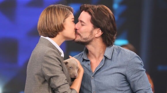 Sophie Charlotte ganha cachorro de Daniel de Oliveira no 'Domingão': 'Te amo'