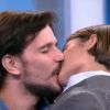 Os dois trocaram um beijo caloroso no palco do 'Domingão do Faustão'. O programa foi ao ar em 5 de abril de 2015