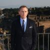 Daniel Craig opera o joelho após sofrer acidente durante as filmagens de '007 Contra Spectre'