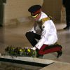 Príncipe Harry também deixou uma coroa de flores no Túmulo do Soldado Desconhecido, localizado no Memorial