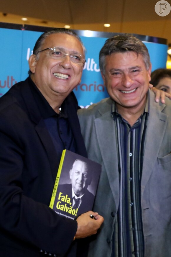 Cléber Machado prestigiou lançamento da biografia 'Fala, Galvão', de Galvão Bueno, nesta terça-feira, 7 de abril de 2015