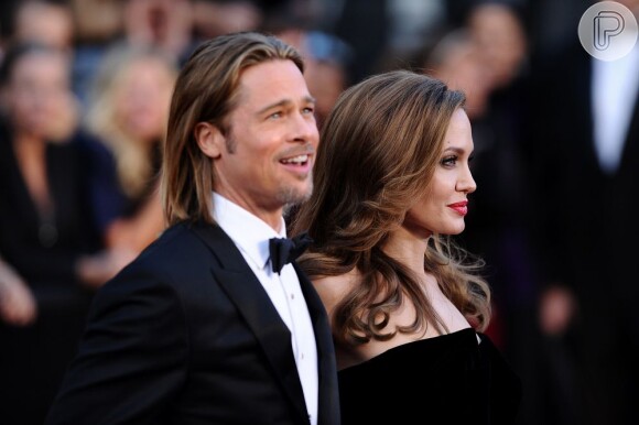Brad Pitt apoia a decisão de Angelina Jolie retirar os seis, em 14 de maio de 2013
