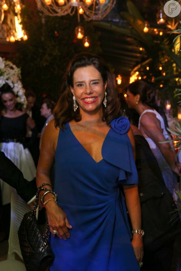 Narcisa Tamborindeguy compareceu ao aniversário do empresário André Freitas, neste sábado, 11 de abril de 2015
