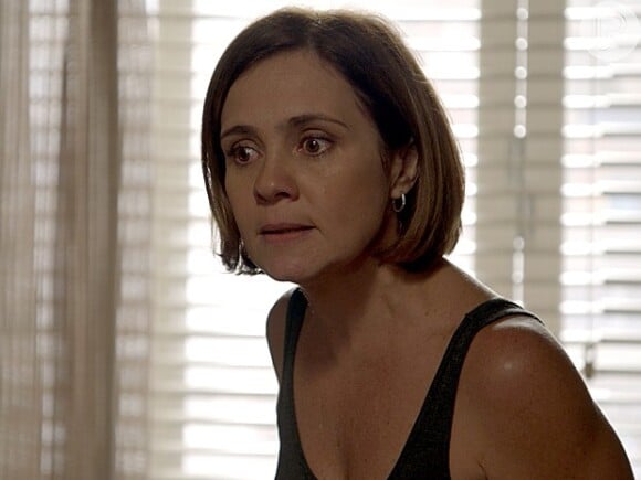 Inês (Adriana Esteves) rebate ofensas de Beatriz (Gloria Pires) pela primeira vez e diz que ela não é mais tão bonita e poderosa quanto na juventude, na novela 'Babilônia', em abril de 2015