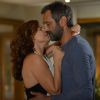 Lígia (Débora Bloch) não resiste, beija Miguel (Domingos Montagner) e se separa de Vicente (Angelo Antonio), na novela 'Sete Vidas', em 30 de abril de 2015