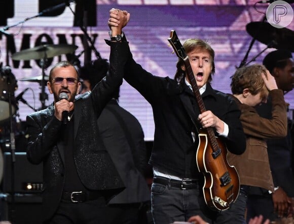 Paul McCartney canta com Ringo Starr no Rock And Roll Hall of Fame