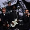 Paul McCartney canta com Ringo Starr no Rock And Roll Hall of Fame