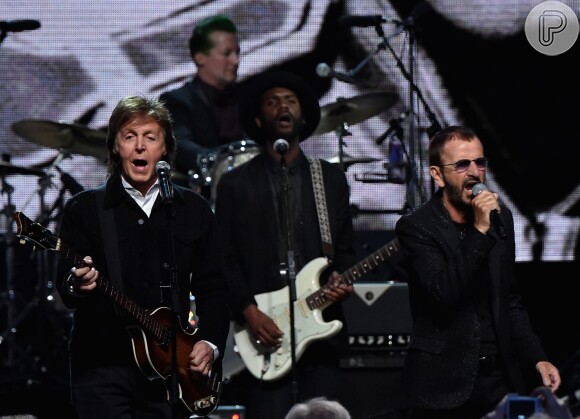Paul McCartney canta com Ringo Starr no Rock And Roll Hall of Fame