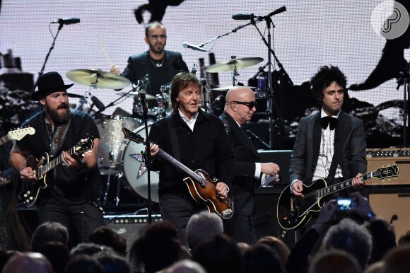 Paul McCartney se apresenta com Ringo Starr no Rock And Roll Hall of Fame