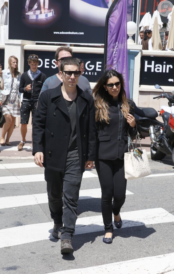 Mariana Rios e Di Ferrero foram flagrados pelas ruas da cidade de Cannes, nesta segunda-feira, 20 de maio de 2013
