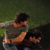 Bento (Marco Pigossi) leva a melhor na briga com Fabinho (Humberto Carrão), em 'Sangue Bom'