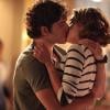 Depois da briga, Bento (Marco Pigossi) e Amora (Sophie Charlotte) acabam se beijando, em 'Sangue Bom'