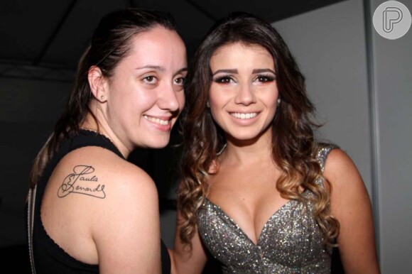 Fã mostra tatuagem com o nome de Paula Fernandes, no Festival da Música Sertaneja Universo Alegria, em dezembro de 2012
