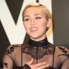 Miley Cyrus afirma que nem todos os seus relacionamentos foram 'heterossexuais'