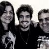Caio Castro postou foto ao lado dos pais, Sandra e Vitor
