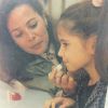 Deborah Secco, que acabou de anunciar sua primeira gravidez, relembrou momento de infância ao lado da mãe, Silvia, ao postar foto antiga das duas em seu perfil no Instagram