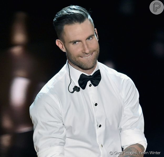 Adam Levine Toma Banho De Acucar E Caso Vira Piada Na Internet Confira O Video Purepeople