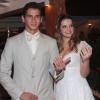 Casados: Ganso e Giovanna exibem as alianças