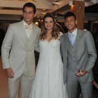 Com Neymar como padrinho, jogador Ganso e Giovanna Costi se casam em praia