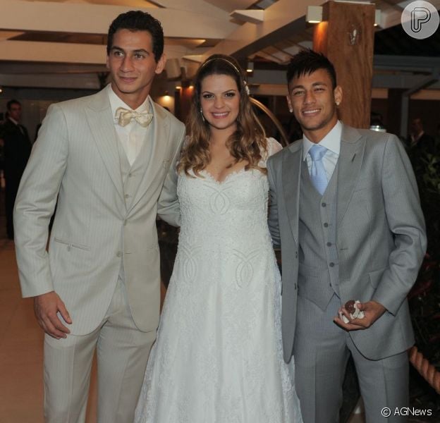 Com Neymar como padrinho, jogador Ganso e Giovanna Costi se casam em praia Purepeople Com Neymar como padrinho, jogador Ganso e Giovanna Costi se casam em praia Purepeople
