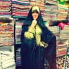 Ana Paula Siebert brinca com roupas árabes em loja de Dubai