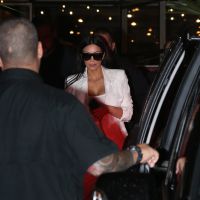 Kim Kardashian sai para jantar com as amigas em São Paulo