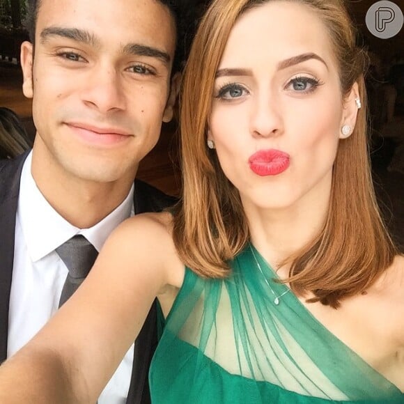 Sergio Malheiros e Sophia Abrahão começaram a namorar nos bastidores de 'Alto Astral', em outubro de 2014