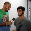 Já Fernando, do 'BBB15', entrevistou Felipe Simas, o vilão de 'Malhação Sonhos', e falou sobre capoeira; 'A gente brinca que aprendemos a gingar antes de andar, na barriga da mãe'