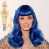 Durante a turnê 'California Gurls', Katy Perry se apresentou com uma peruca azul