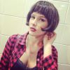 Fiorella Matheis apareceu em foto do Instagram usando uma peruca curtinha de franja