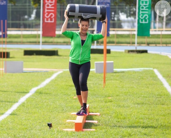 Fernanda Souza também é fã de suco verde e não dispensa os treinos físicos. 'É preciso se dedicar'