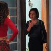 Inês (Adriana Esteves) procura Regina (Camila Pitanga) para propor uma aliança, em cena da novela 'Babilônia'