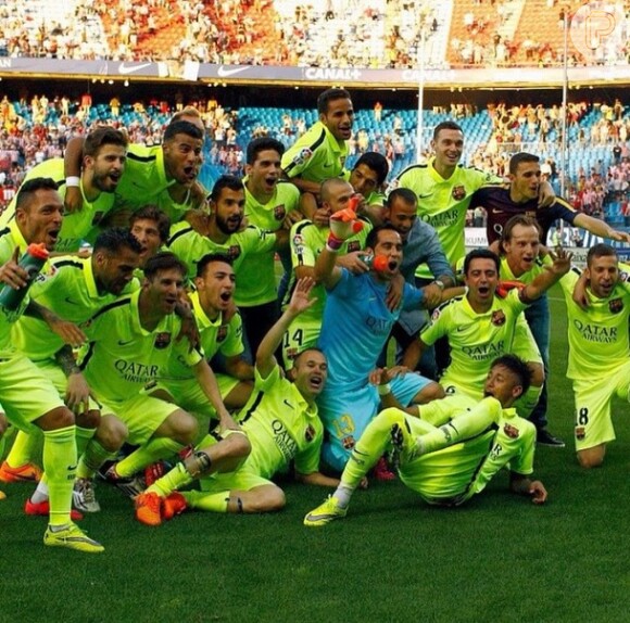 Neymar comemora título do Campeonato Espanhol com uma rodada de antecedência