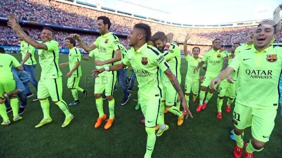 Neymar agradece torcida após jogo do Barcelona