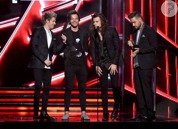 O One Direction ganhou dois prêmios. Zayn Mali, que deixou o grupo recentemente, foi lembrado por Liam Payne no discurso