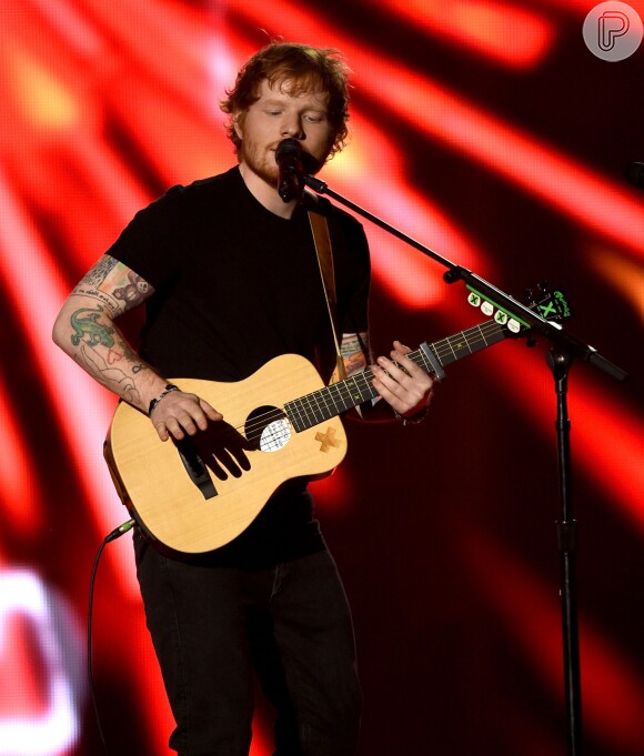 Ed Sheeran canta no 'Billboard Music Awards'