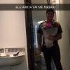 Rodrigo Godoy surpreende Preta Gil com buquê de flores no quarto do hotel em Abu Dhabi