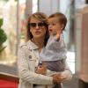 Juliana Silveira é flagrada com o filho, Bento, em shopping carioca, em 3 de dezembro