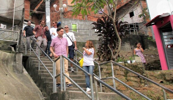 Atores de 'Se Beber, Não Case' visitam o morro Dona Marta, em 30 de maio de 2013